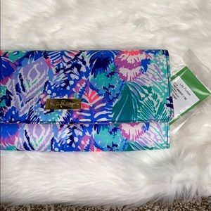 BRAND NEW: Lilly Pulitzer Travel Wallet